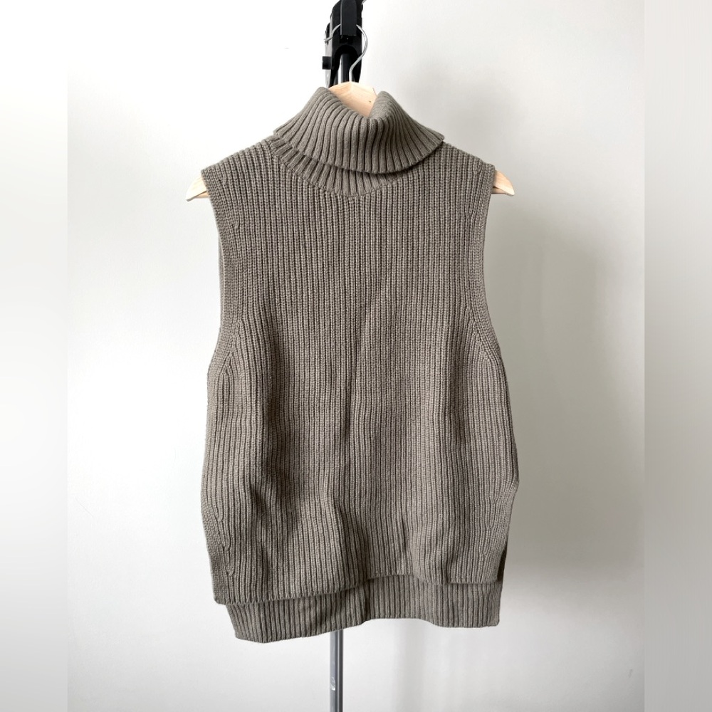 Like New Uniqlo Cotton Wool Turtle-neck Vest
